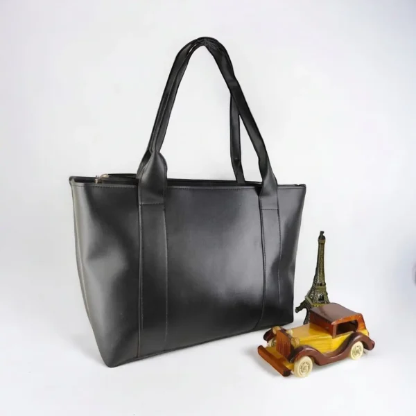 Aueoeo Leather Travel Tote Bag for women, large and versatile, perfect for school, work, and travel.